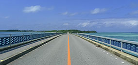 宮古島の北端から池間島を結ぶ「池間大橋」